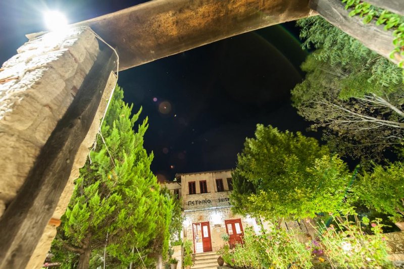 Petrino Suites Hotel - Снимка 3