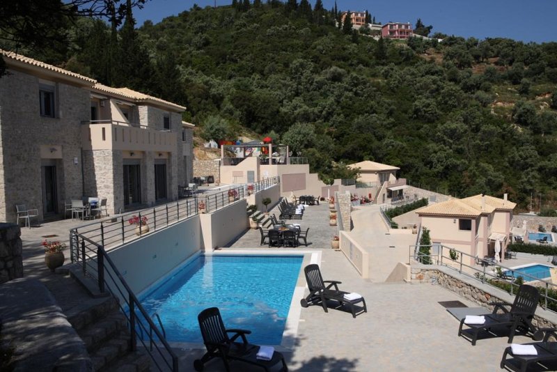 Thealos Village - Снимка 1