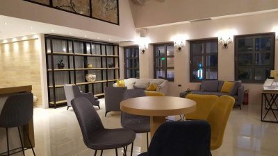 Adams Hotel - Снимка 2