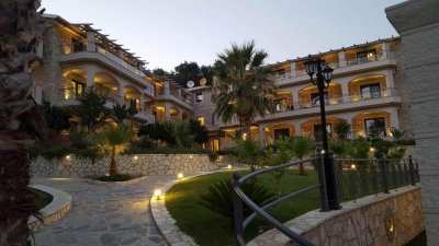 Adams Hotel - Снимка 4