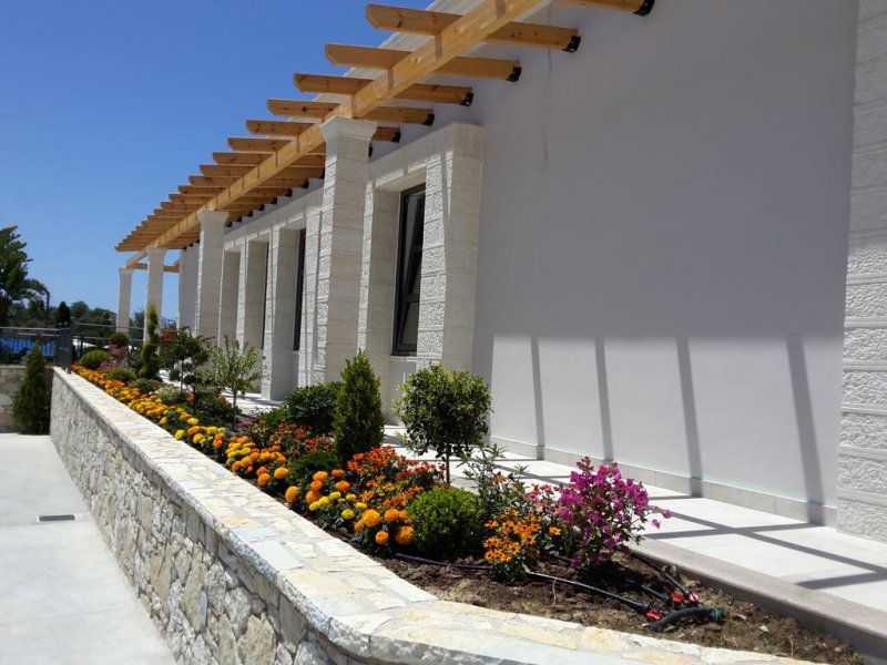 Adams Hotel - Снимка 2