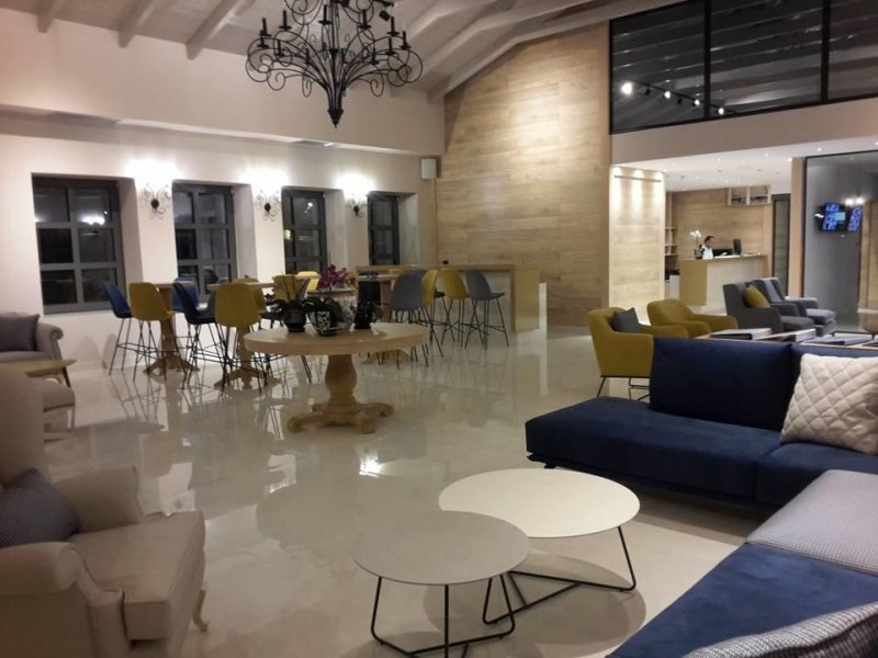 Adams Hotel - Снимка 9