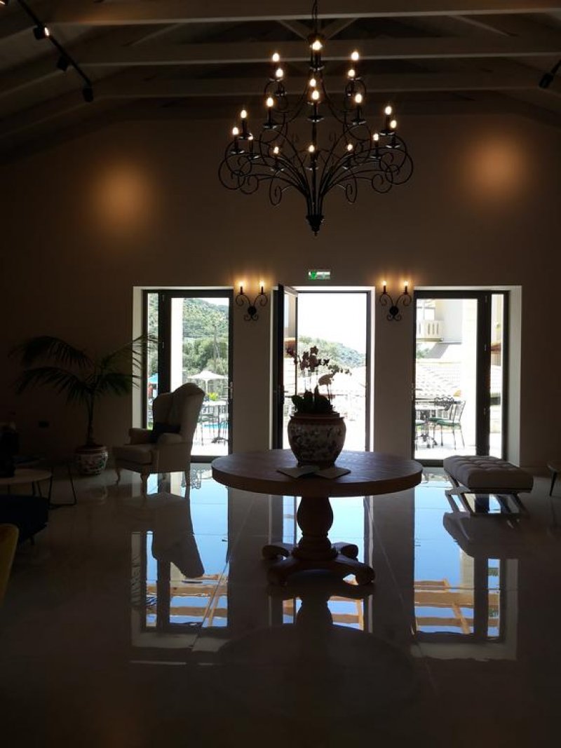 Adams Hotel - Снимка 11