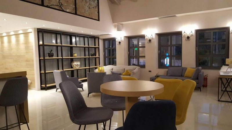 Adams Hotel - Снимка 3