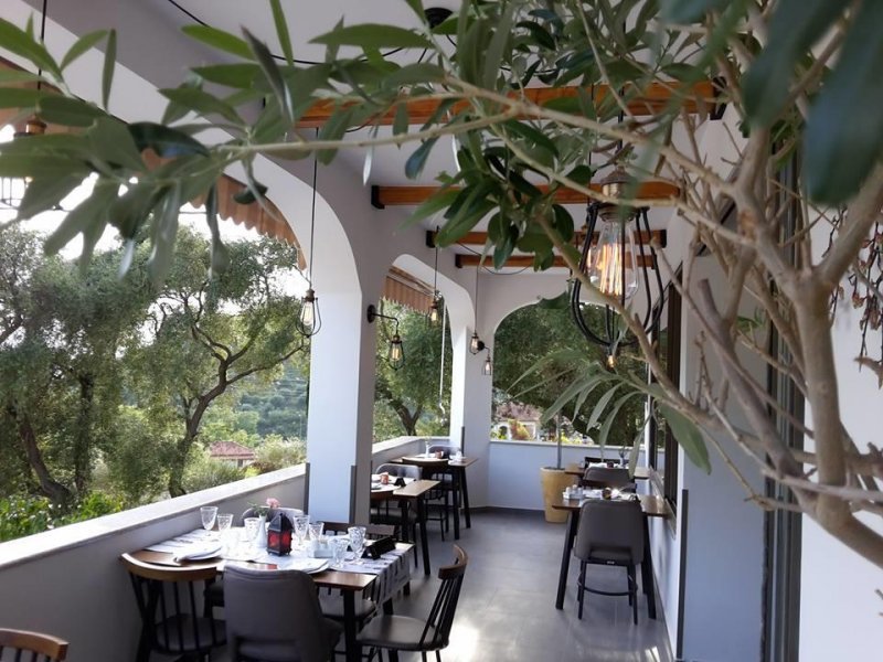 Adams Hotel - Снимка 2