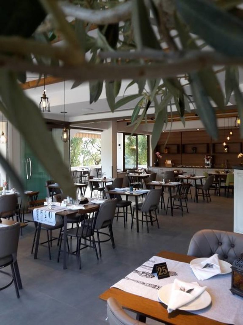 Adams Hotel - Снимка 4