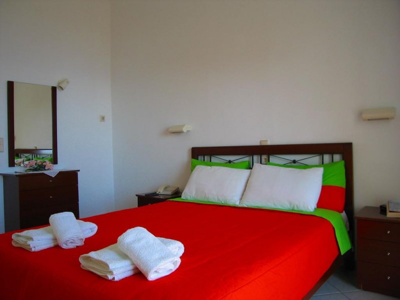 Spiros Studios - Снимка 2