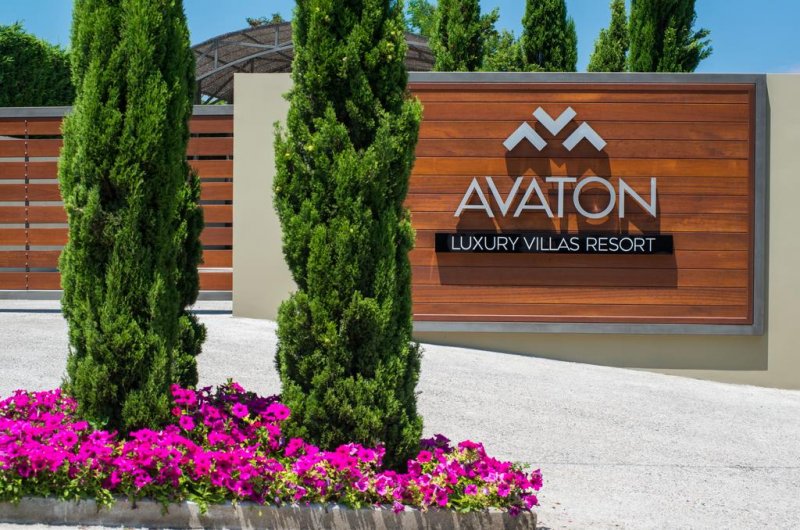 Avaton Luxury Villas Resort - Снимка 1