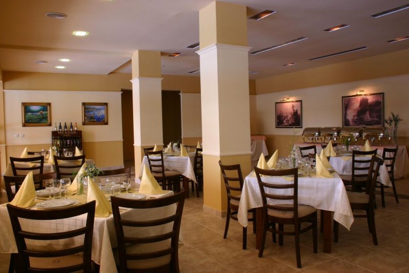 Хотел Детелина - Снимка 1