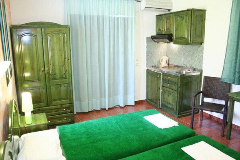 Kastro Hotel - Снимка 2