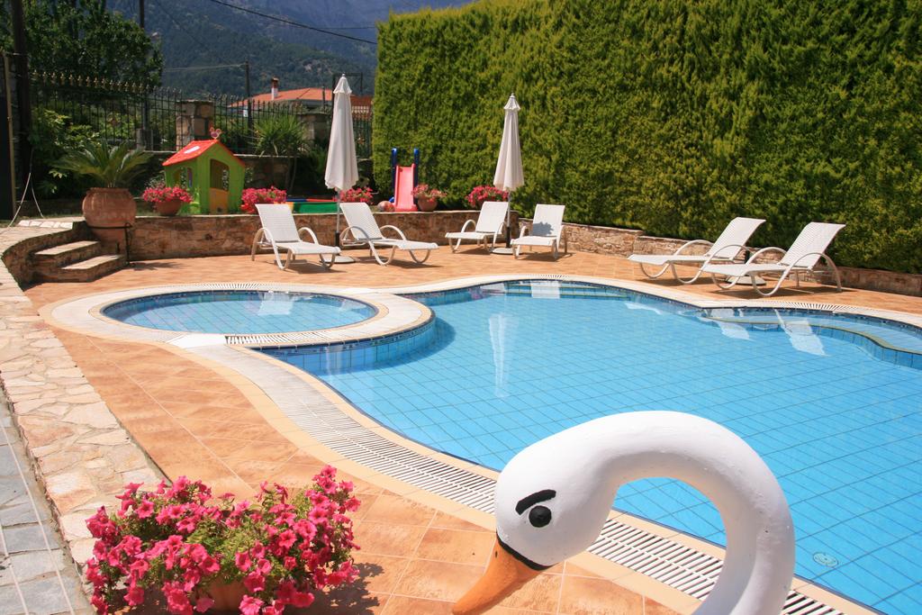 Релакс на о. Тасос! Нощувка + басейн в хотел Kastro до Скала Потамиас, Гърция! - Снимка 1