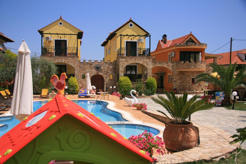Релакс на о. Тасос! Нощувка + басейн в хотел Kastro до Скала Потамиас, Гърция! - Снимка 29