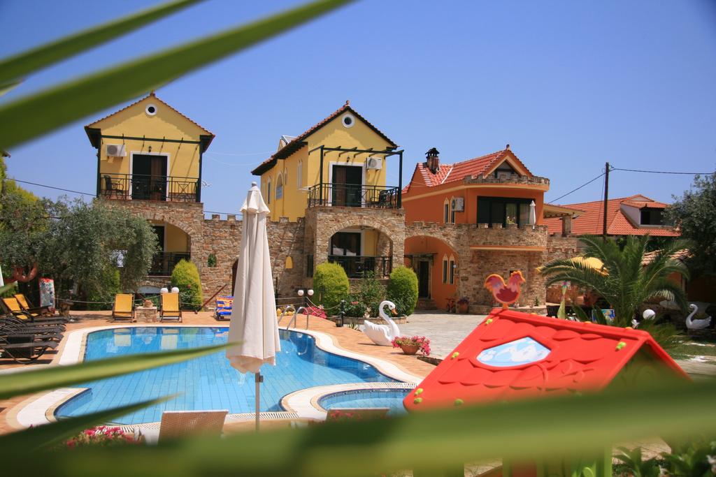 Релакс на о. Тасос! Нощувка + басейн в хотел Kastro до Скала Потамиас, Гърция! - Снимка 8