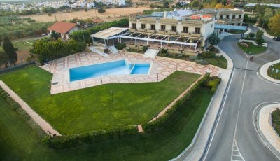 Nefeli Hotel - Снимка 1
