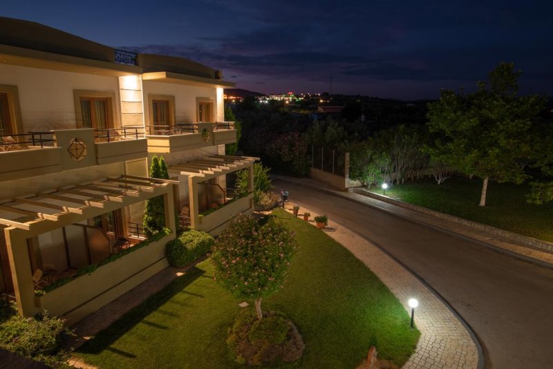 Nefeli Hotel - Снимка 1