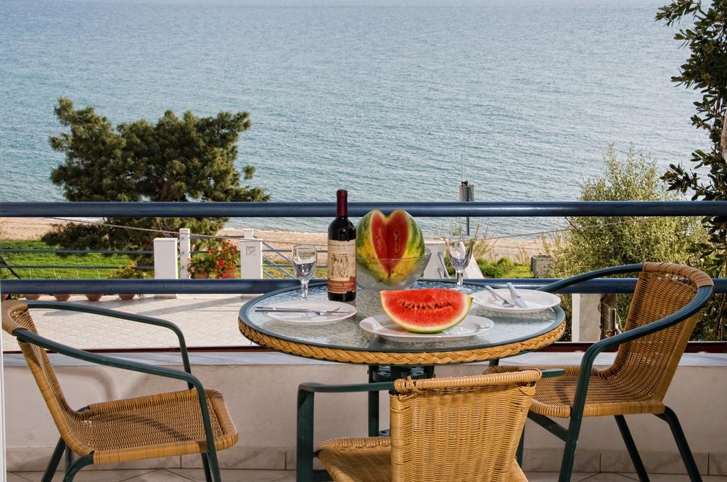 Ранни записвания за море в Гърция. Нощувка в двойна, тройна или четворна стая със закуска в хотел  Dimitra, Лигия, Превеза на 30 метра от плажа - Снимка 24
