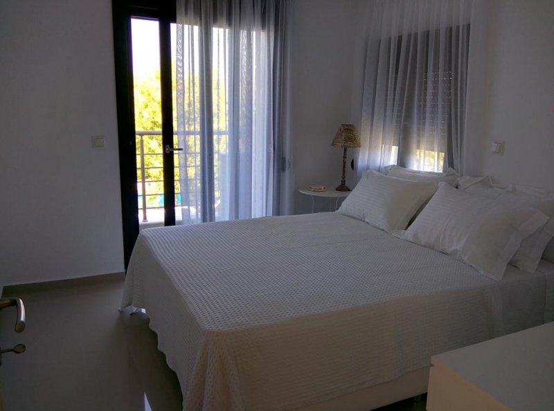 Sunny Sani Luxury Villas - Снимка 2