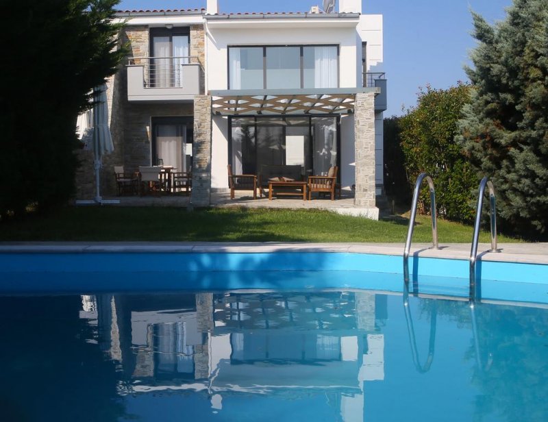 Sunny Sani Luxury Villas - Снимка 2
