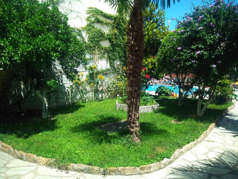 Pelli Hotel - Снимка 9