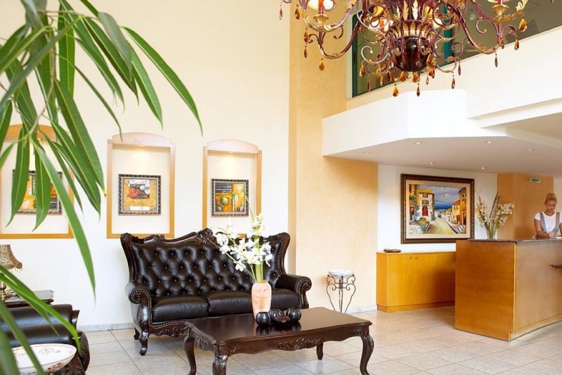 Pelli Hotel - Снимка 10