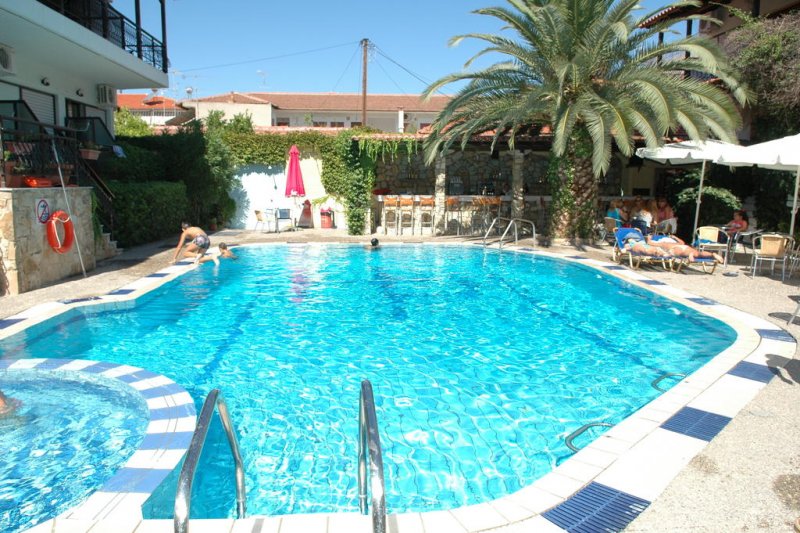 Pelli Hotel - Снимка 7