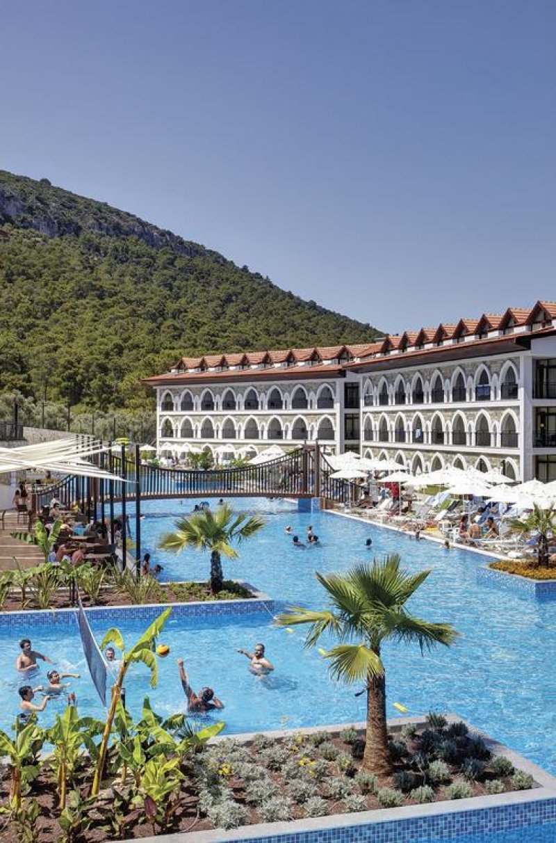 Ramada Resort Akbuk - Снимка 1