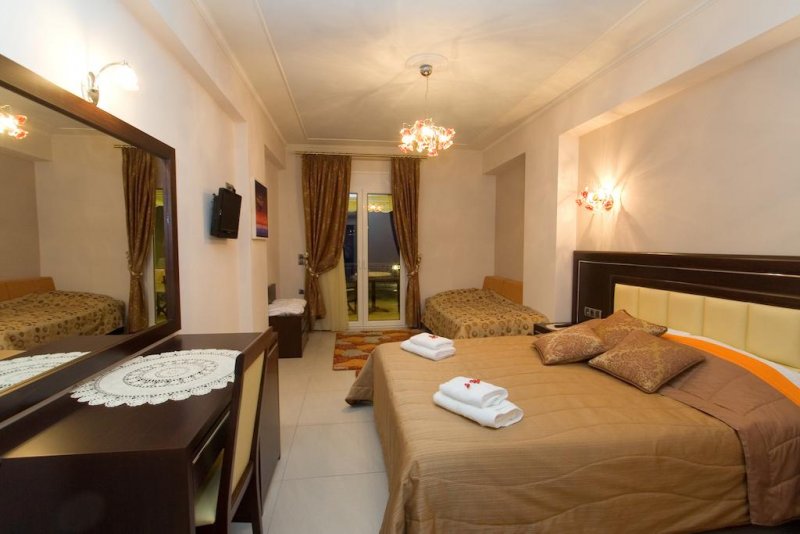 Ilia Mare Hotel - Снимка 2