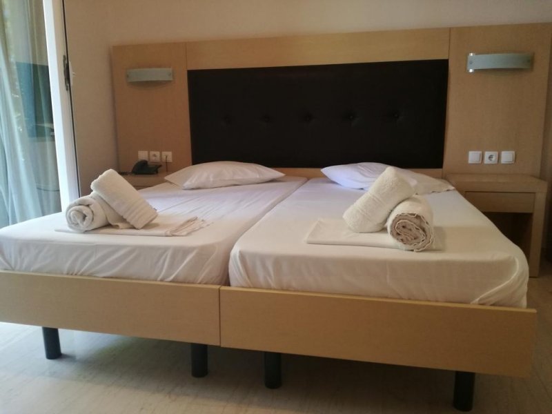 Adani Hotel - Снимка 1