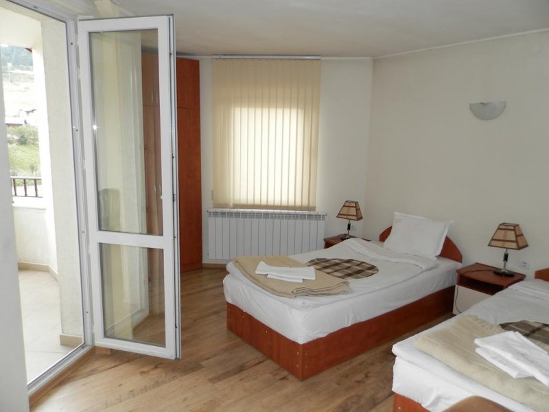 Семеен хотел Дейзи - Снимка 1