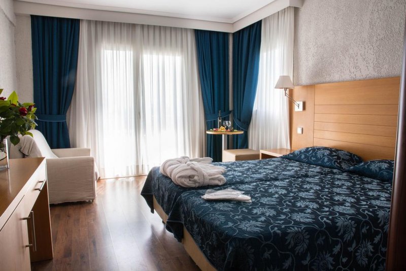 Poseidon Palace - Снимка 1