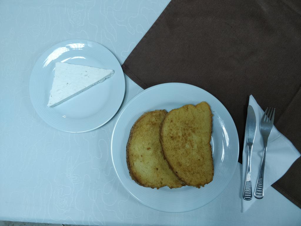 Двудневни, тридневни и петдневни пакети за двама със закуски и вечери + ползване на басейн в Хотел Попини Лъки, Ягодина - Снимка 15