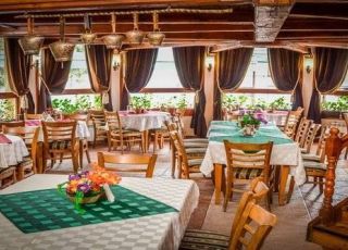 Еднодневен пакет със закуска, обяд и вечеря + басейн и релакс зона в комплекс Галерия, Копривщица - Снимка 