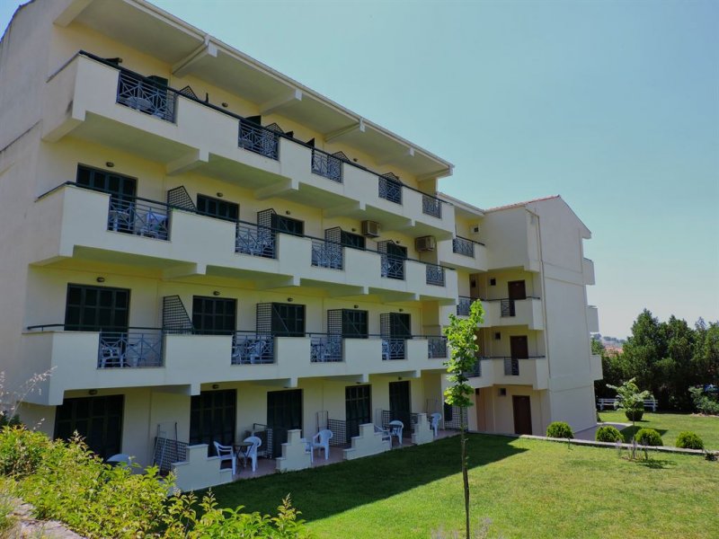 Julia Hotel Fourka - Снимка 7