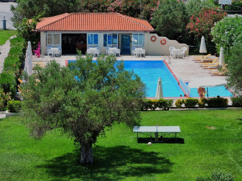 Julia Hotel Fourka - Снимка 0