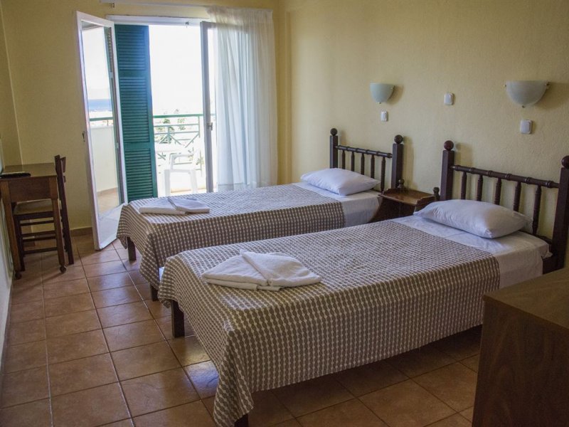 Julia Hotel Fourka - Снимка 3