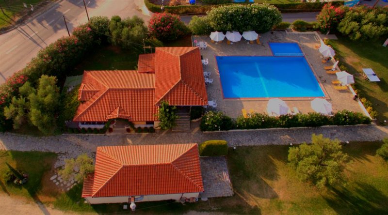 Julia Hotel Fourka - Снимка 9