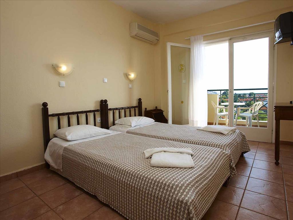 Ранни записвания: 3 нощувки, All Inclusive в хотел Julia 3*, Халкидики, Гърция през Май! - Снимка 13