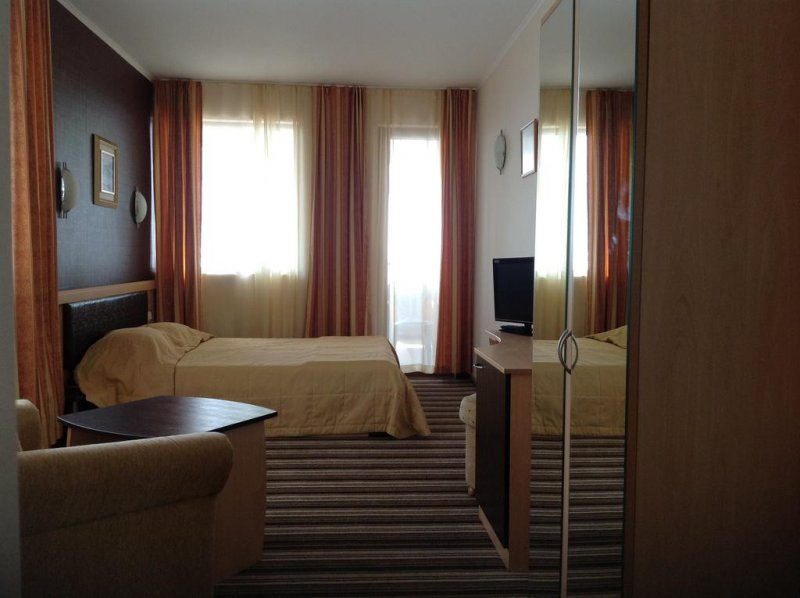 Хотел Капри - Снимка 2