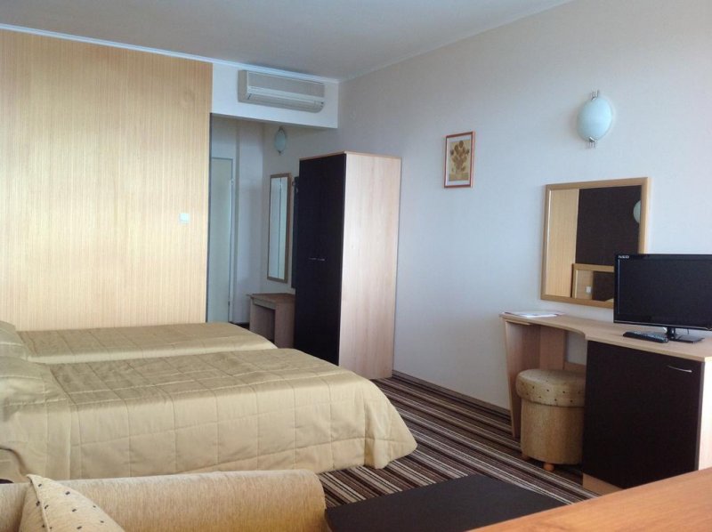 Хотел Капри - Снимка 2