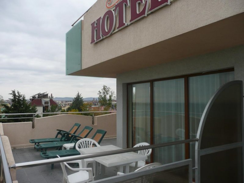 Хотел Капри - Снимка 2