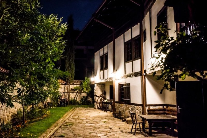 Бансковила Златева къща - Снимка 2