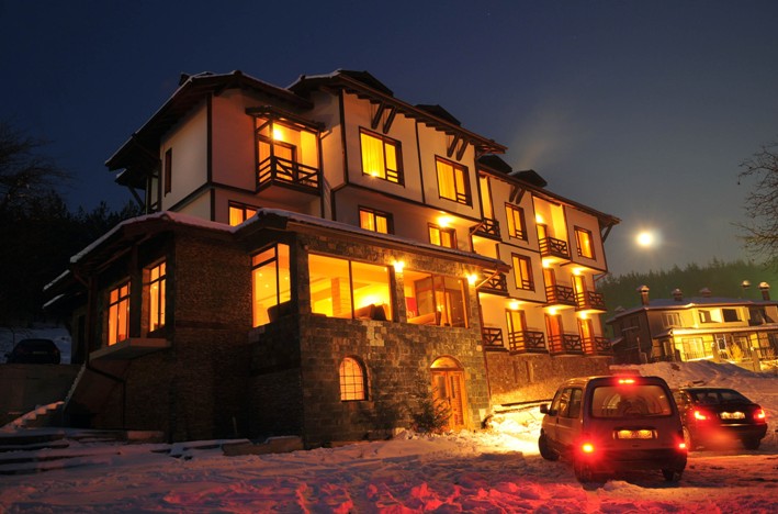 Еднодневен пакет със закуска, вечеря и лифт карта за ски зона Добринище в Хотел Друм, Добринище - Снимка 7