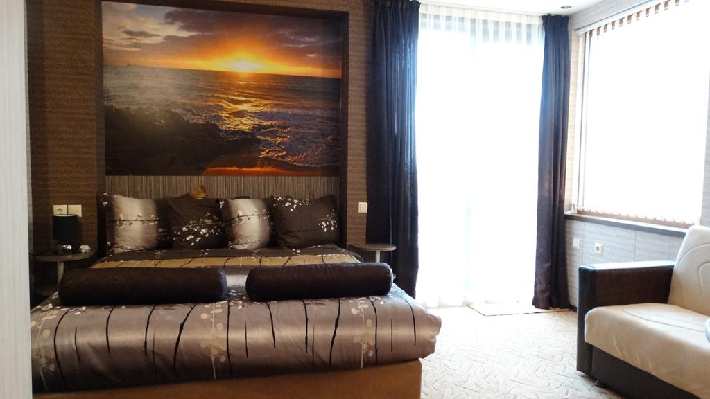 Нощувка на човек на цени от 15 лв. в хотел Лазур, на 50 метра от плажа в Равда - Снимка 34