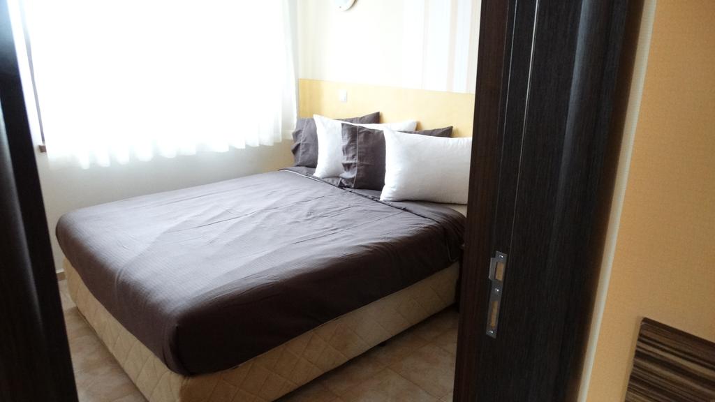 Нощувка на човек на цени от 15 лв. в хотел Лазур, на 50 метра от плажа в Равда - Снимка 24