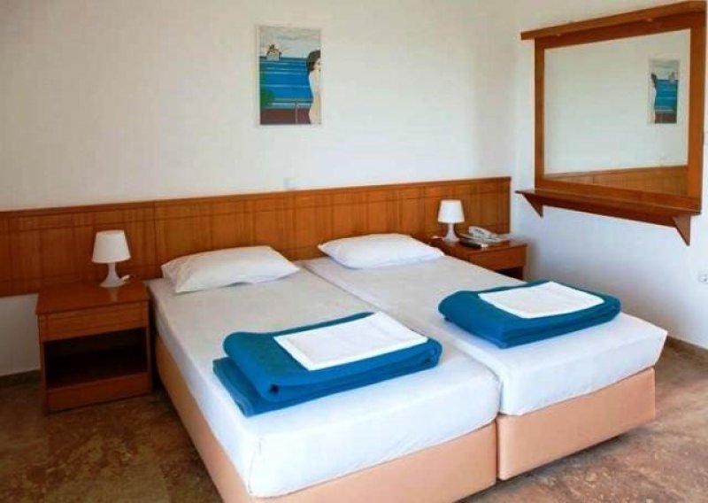 Daphne Holiday Club - Снимка 2