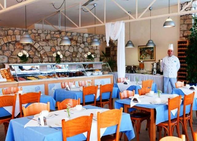 3 нощувки със закуски и вечери в хотел Daphne Holiday Club 3*, Халкидики, Гърция през Май и Юни! - Снимка 7