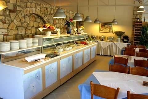3 нощувки със закуски и вечери в хотел Daphne Holiday Club 3*, Халкидики, Гърция през Май и Юни! - Снимка 17