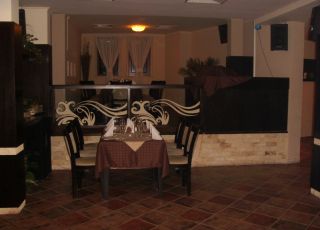 Пакети със закуски и вечери + Релакс зона в Хотел Аризона, Павел баня - Снимка 1