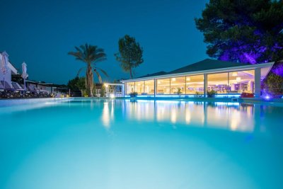 Coral Blue Beach Hotel - Снимка 1