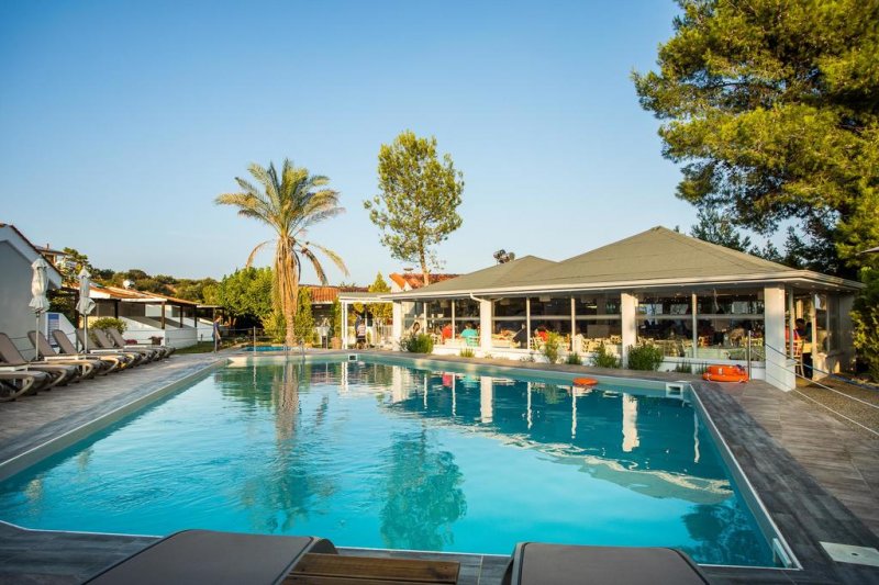 Coral Blue Beach Hotel - Снимка 0